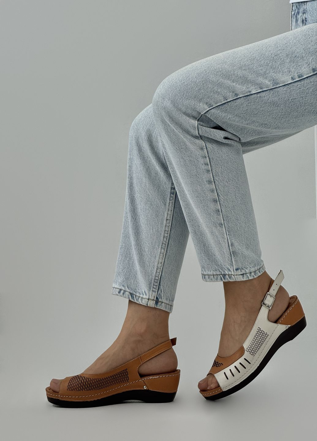 Босоніжки жіночі шкіряні на повну стопу Sherlock Soon (352836431)