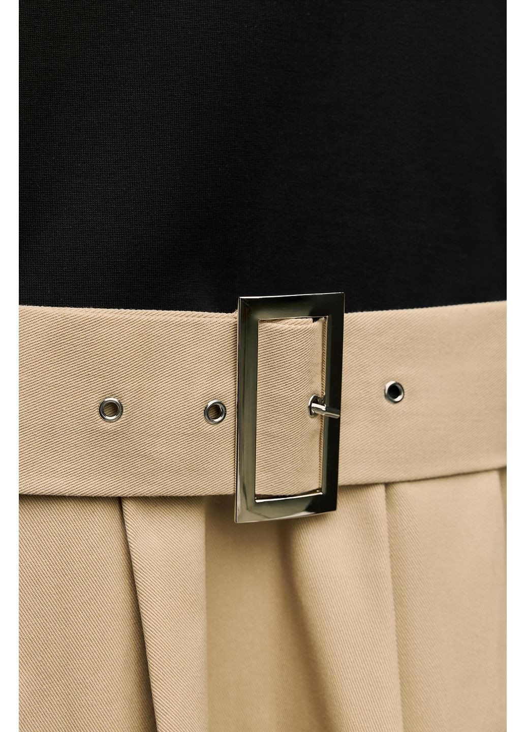 Чорна коротка сукня з контрастним ременем Zara