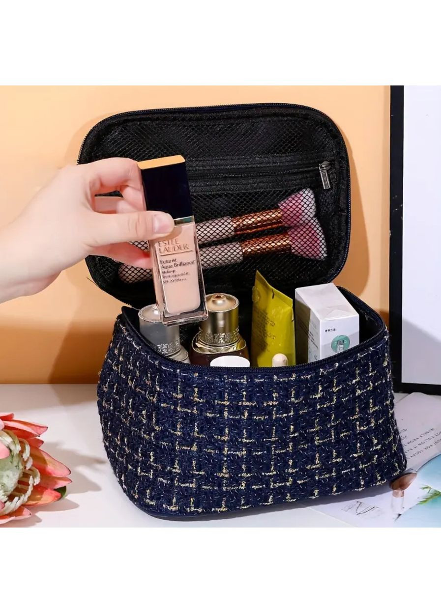 Косметичка на молнии в стиле Шанель благородного насыщенно синего цвета No Brand (324559329)