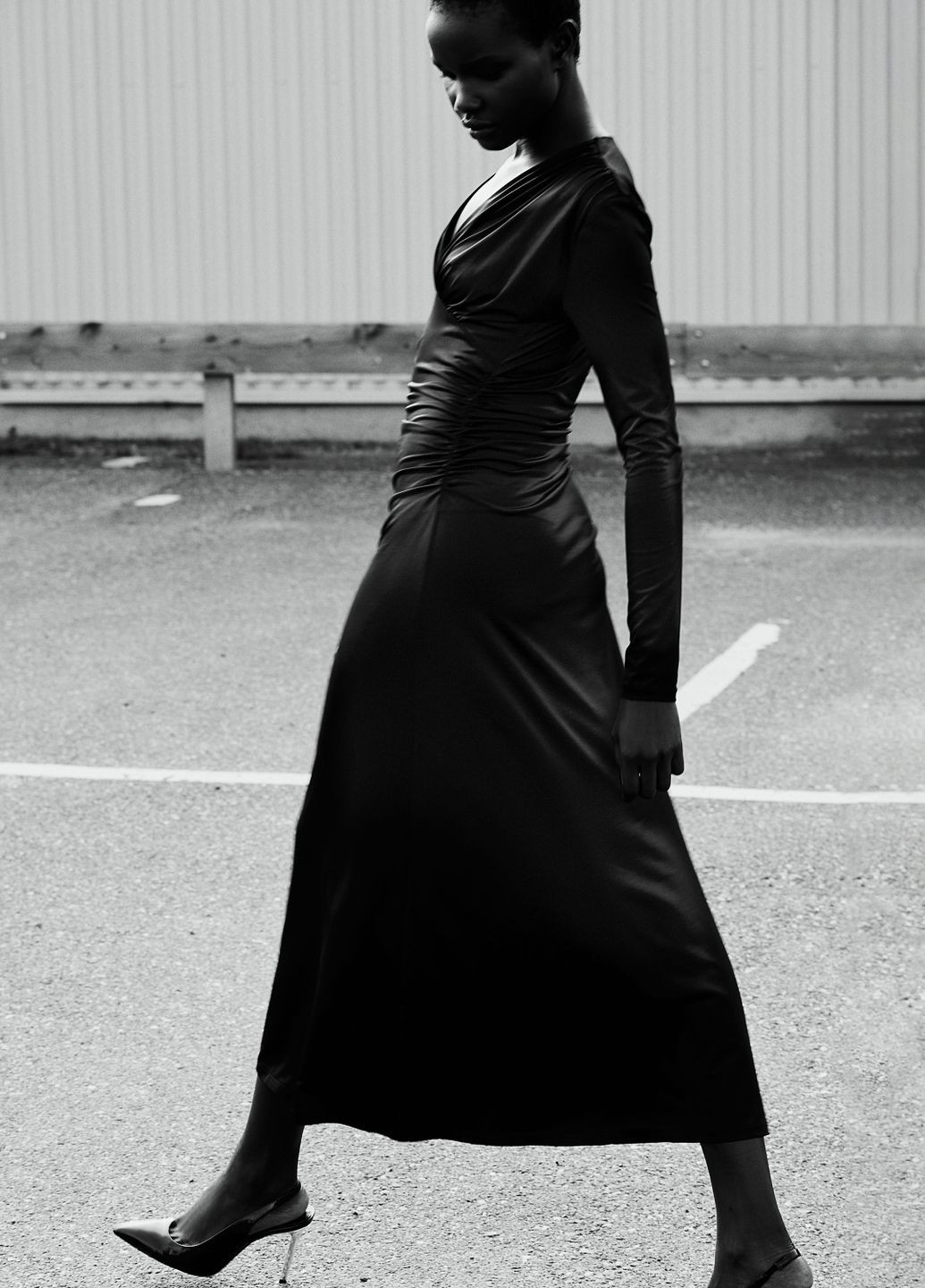 Чорна кежуал драпірована сукня максі H&M однотонна