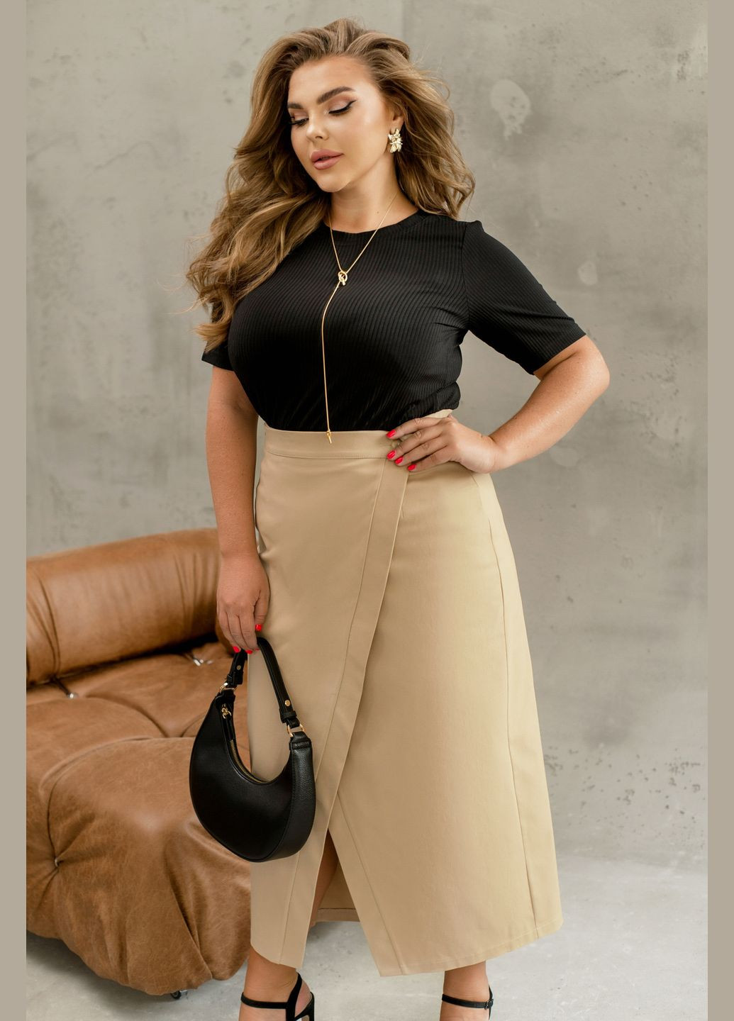 Бежевая однотонная юбка Minova