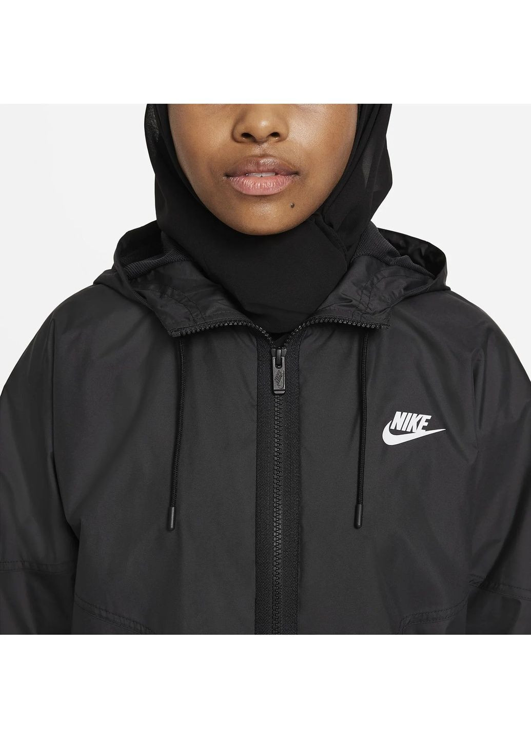 Черная куртка женская sportswear repel windrunner black Nike