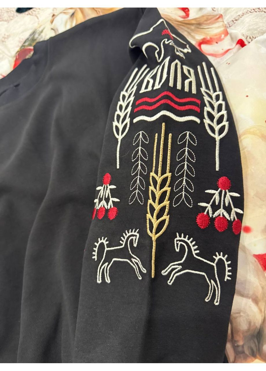 Черный свитшот с вышивкой "воля" вышивка (369934121)