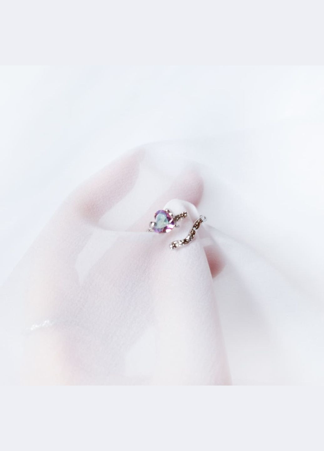 Кольцо Сердцебиение серебристое нежное с кристаллом хамелеоном причудливого вида винтаж сердце безразмерное магия эльфийское No Brand (322059704)