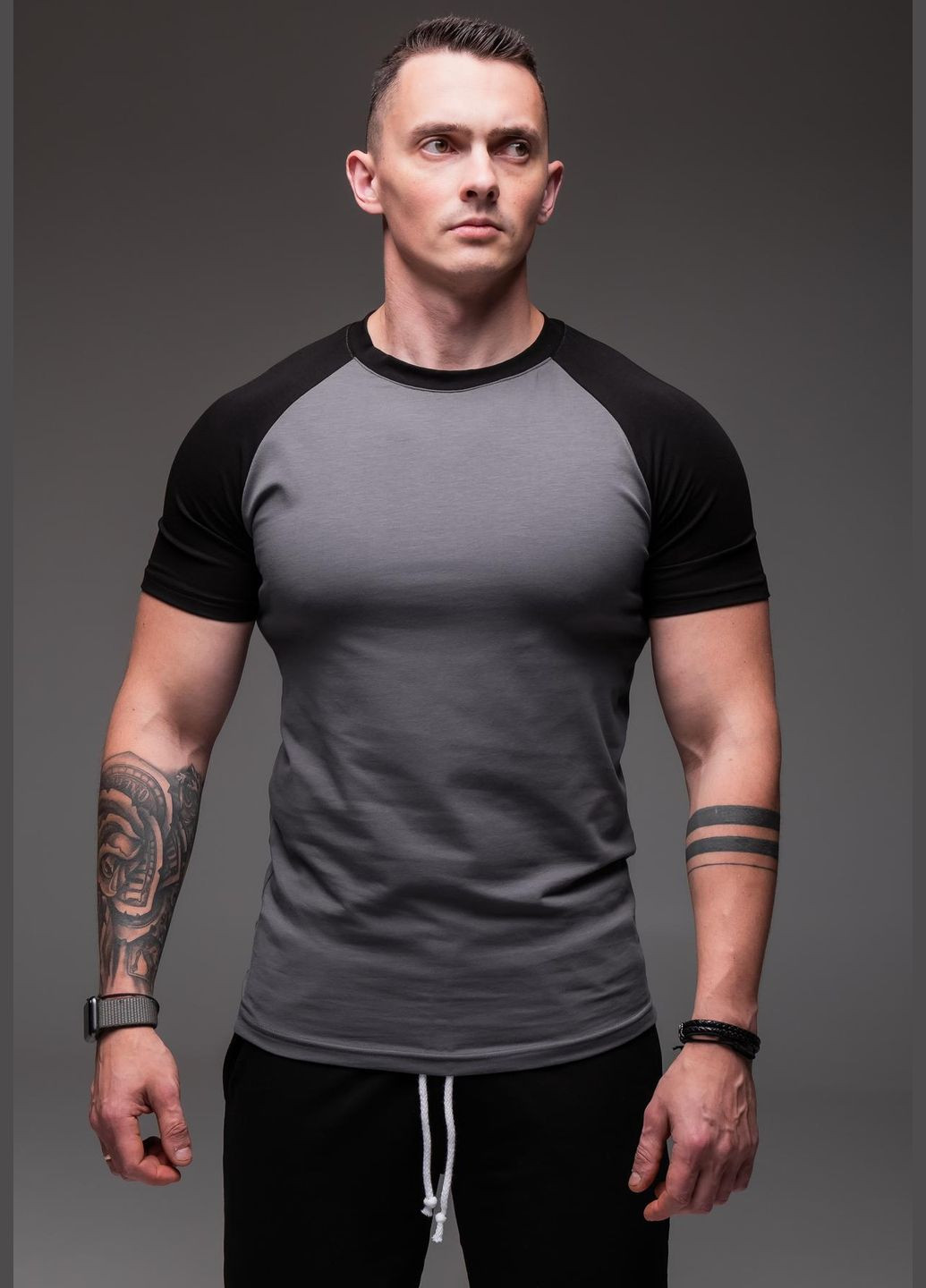 Сіра футболка чорний рукав добре тягнуться No Brand