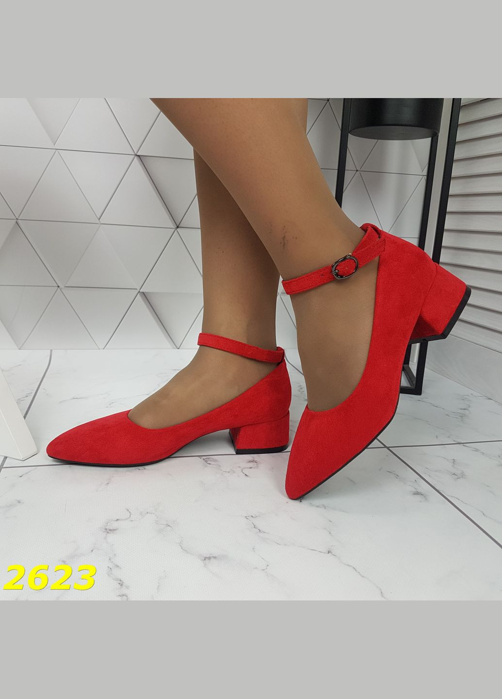 Туфли лодочки с узким носом на низком каблуке с ремешком застежкой красные (24,5 см) sp-2623 No Brand