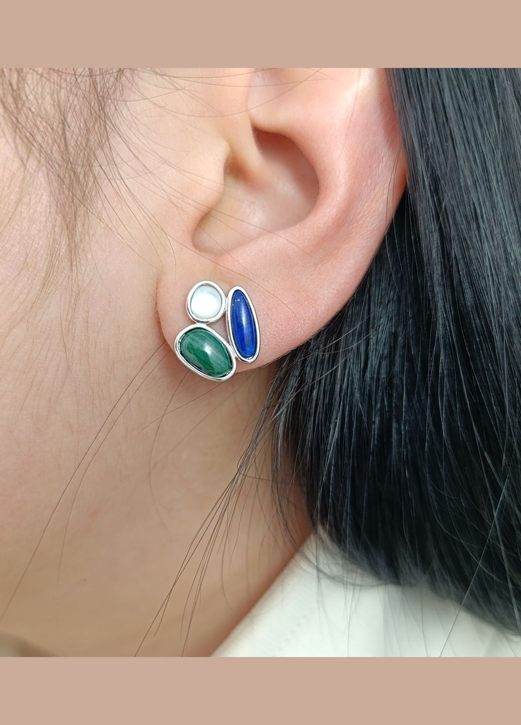 Серебряные серьги-пусеты с лазуритом, малахитом и перламутром Е5229W No Brand Сережки (338624529)