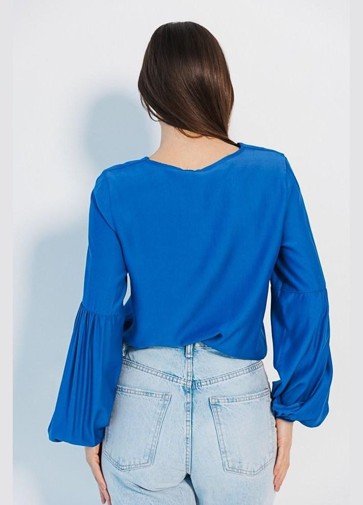 Синя демісезонна блуза жіноча із зав'язкою на шиї електрик mkar32849-1 Modna KAZKA