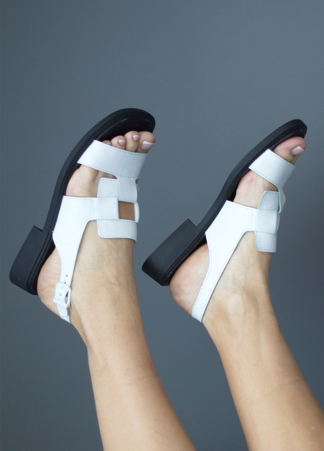 Черно-белые босоножки женские из натуральной кожи Zlett с ремешком