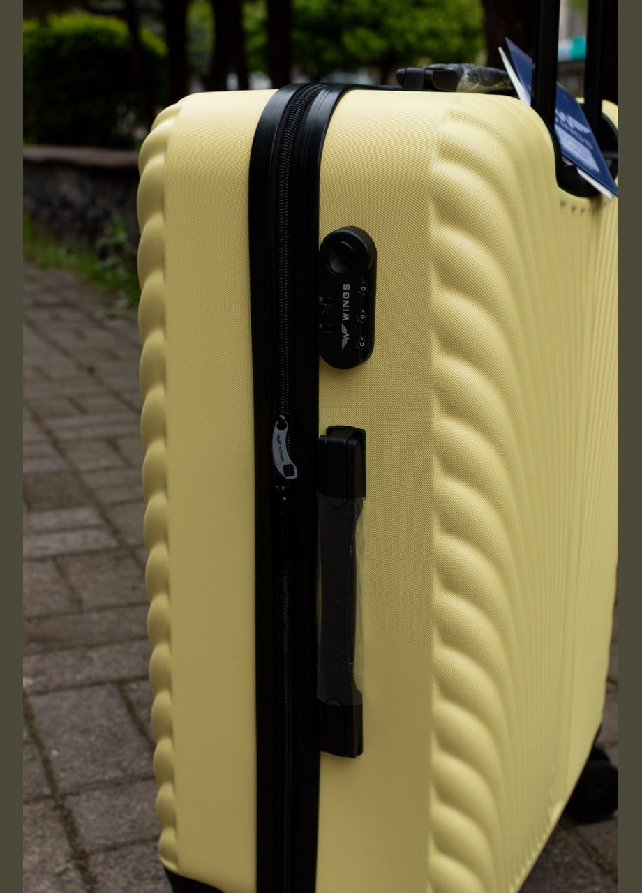 Чемодан пластиковый средний M, цвет желтый Wings 120 (346420053)