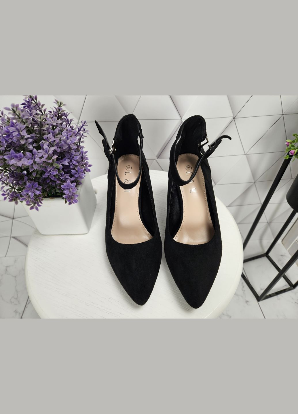 Туфли лодочки черные замшевые на невысоком широком каблуке с ремешком застежкой (24,5 см) sp-2926 No Brand