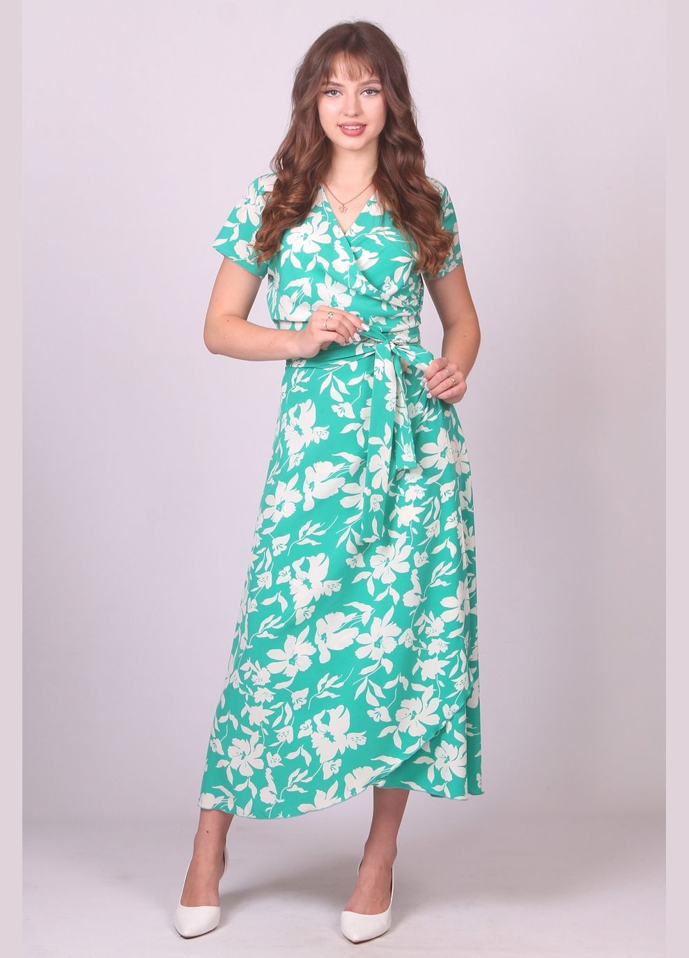 Зеленое кэжуал платье женское 121 цветы большие молочный софт зеленое Актуаль