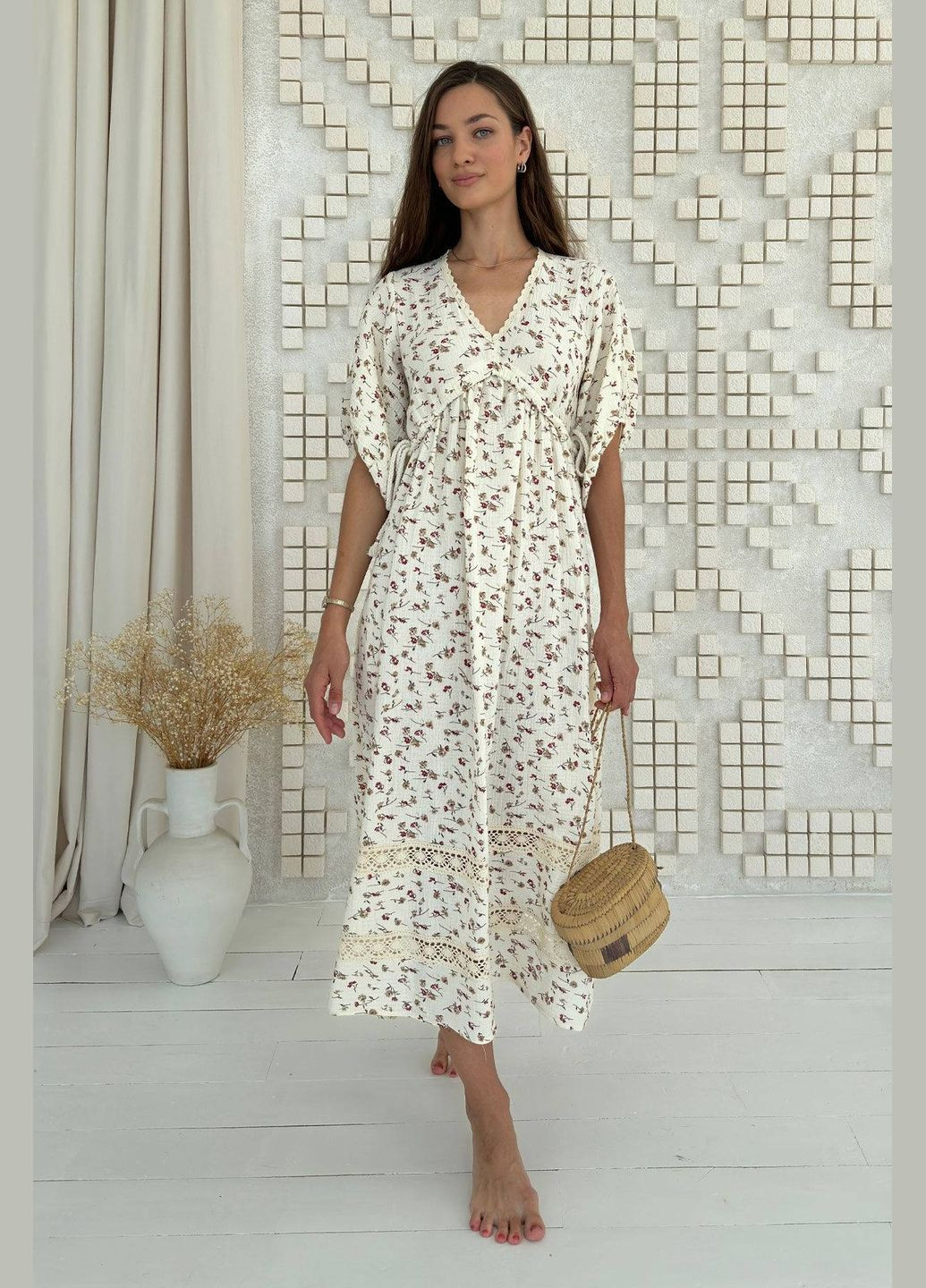 Бежевое повседневный платье Nenka с цветочным принтом