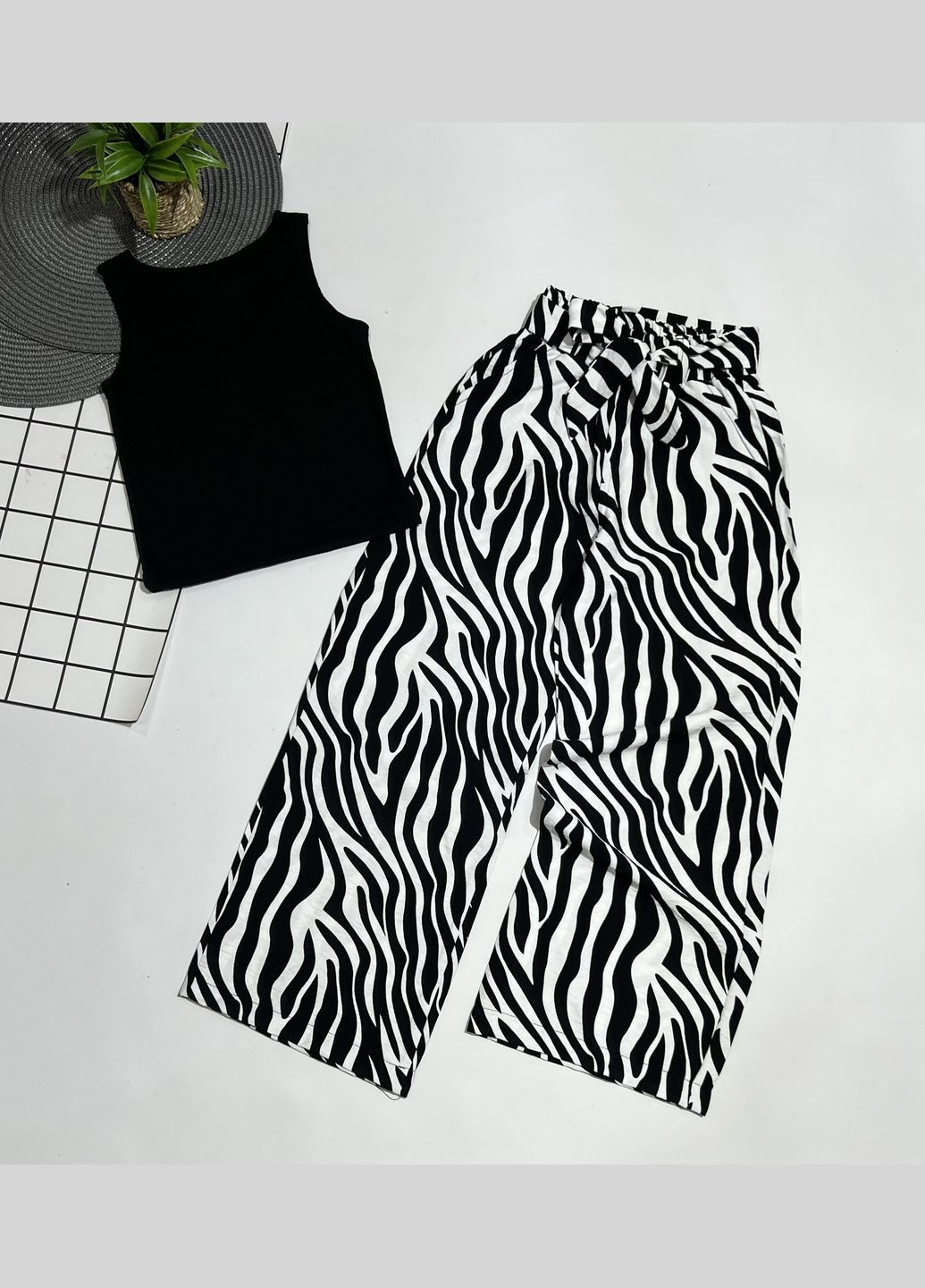 Чорно-білий літній літній костюм двійка для дівчаток 128-164 No Brand