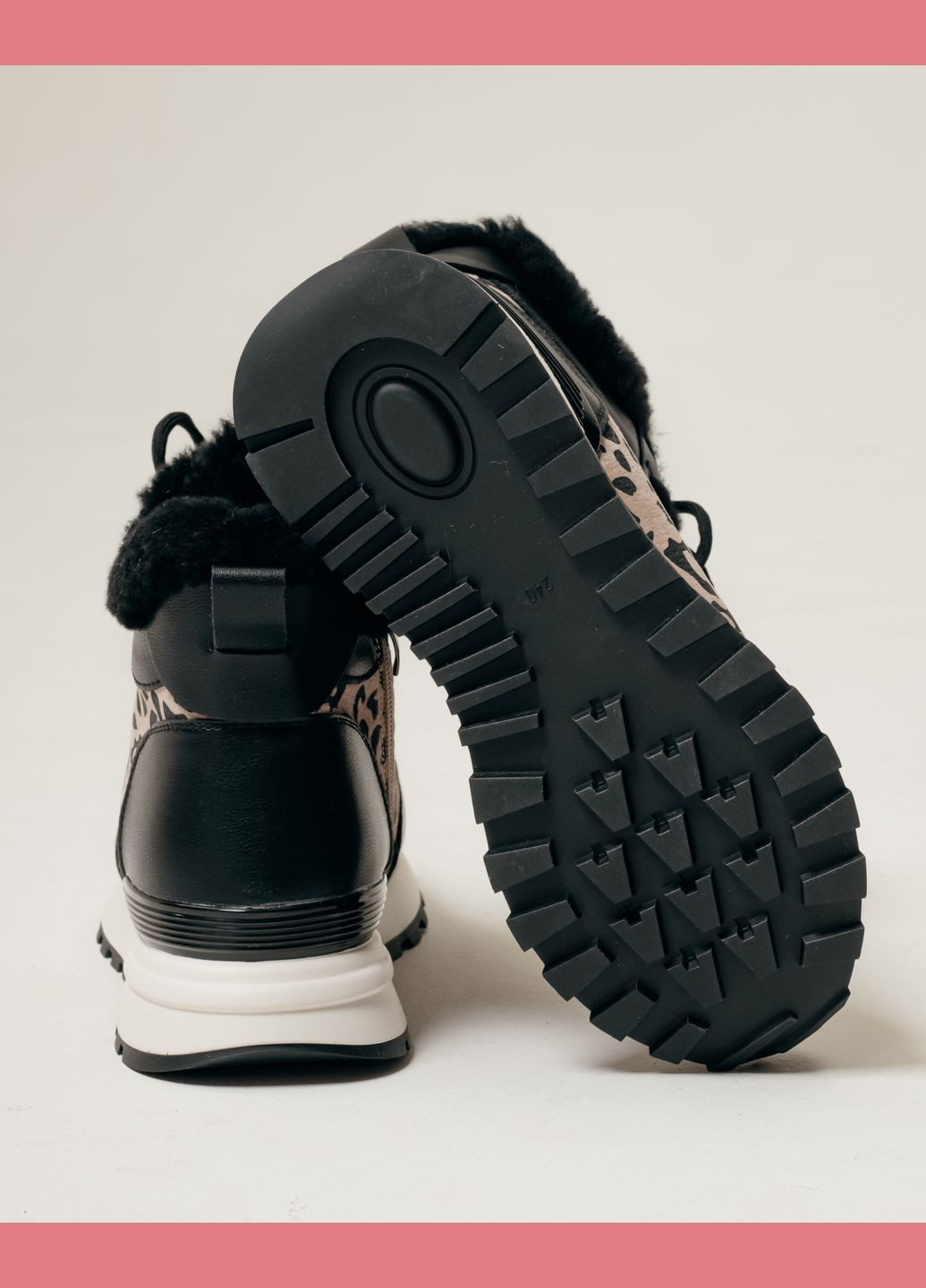 Черевики на танкетці чорний леопард шкіра хутро Lola Andy (304645187)