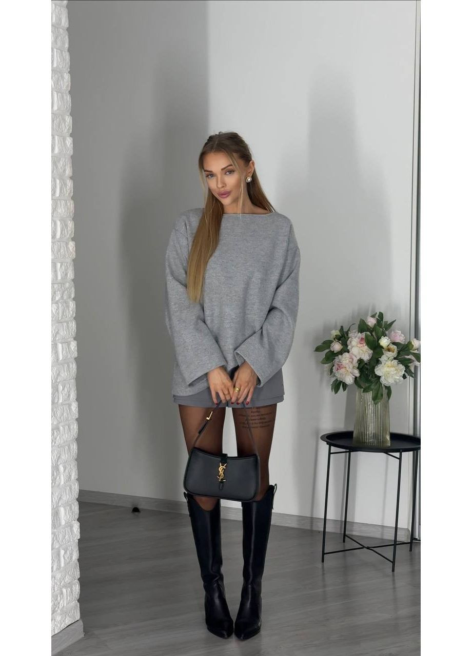 Сірий демісезонний жіночий светр оверсайз з вирізом на спині джемпер MonCher