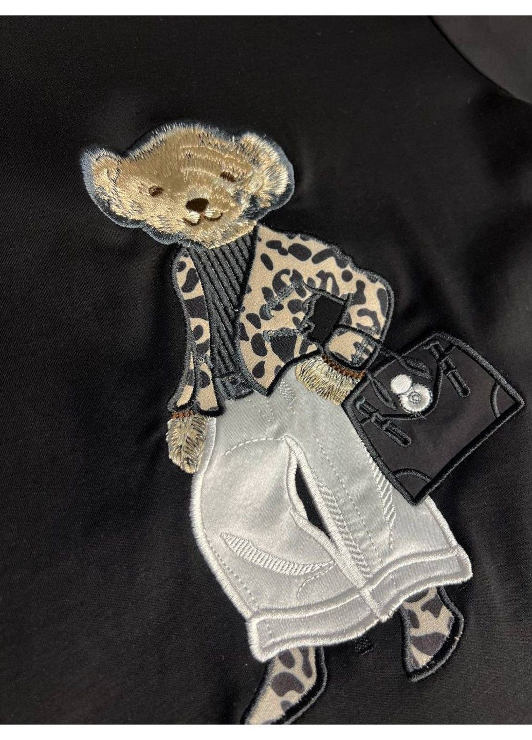 Футболка жіноча A-N 26007 базова однотонна нашивка ведмедик з сумкою середня довжина one size No Brand - (322995834)