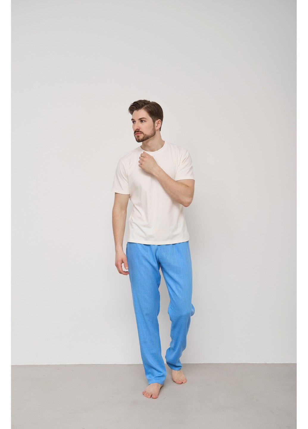 Піжама чоловіча футболка молочна + штани льон блакитні Handy Wear (280931913)