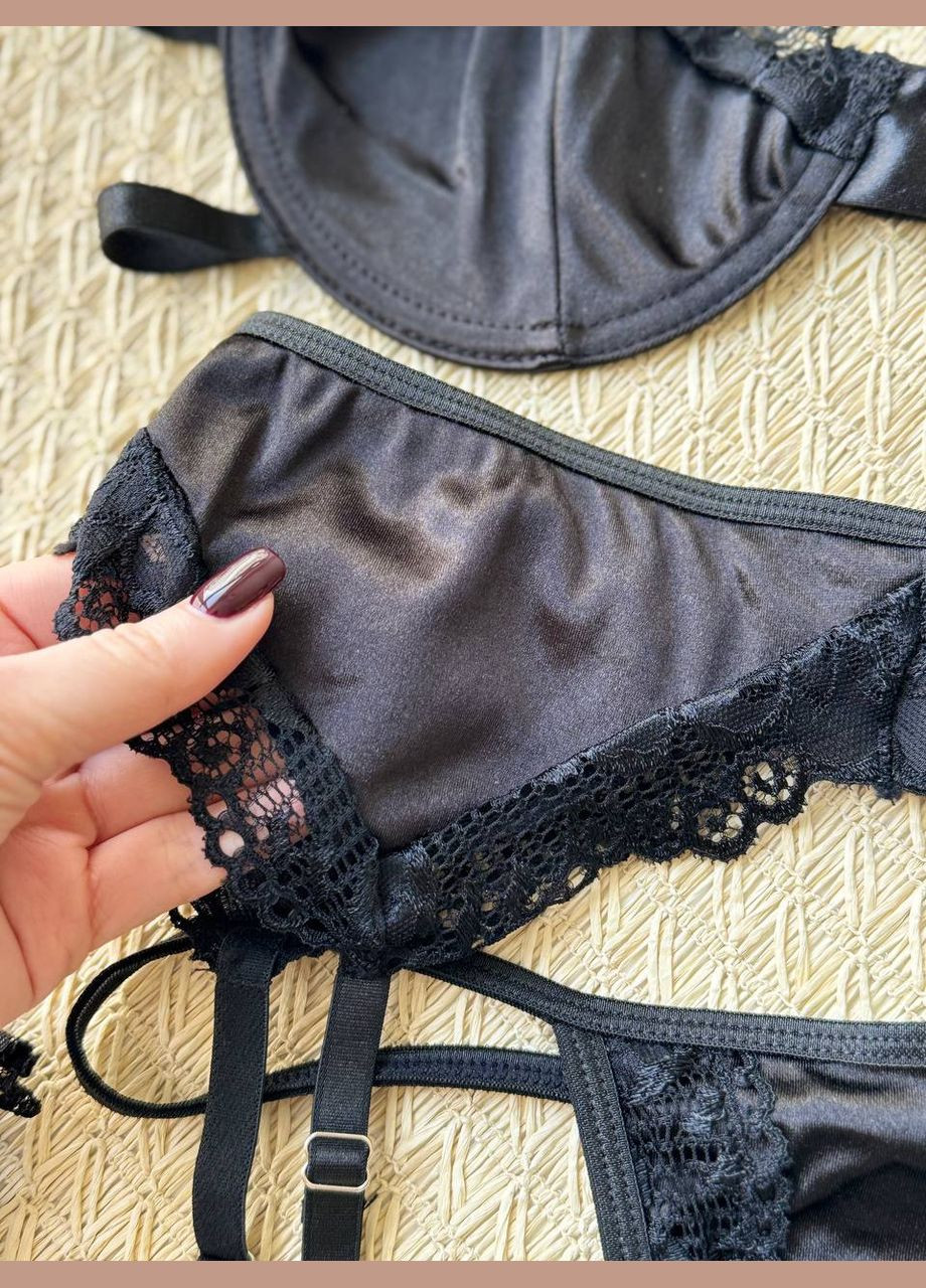 Черный комплект женского белья с поясом и гартерами Simply sexy