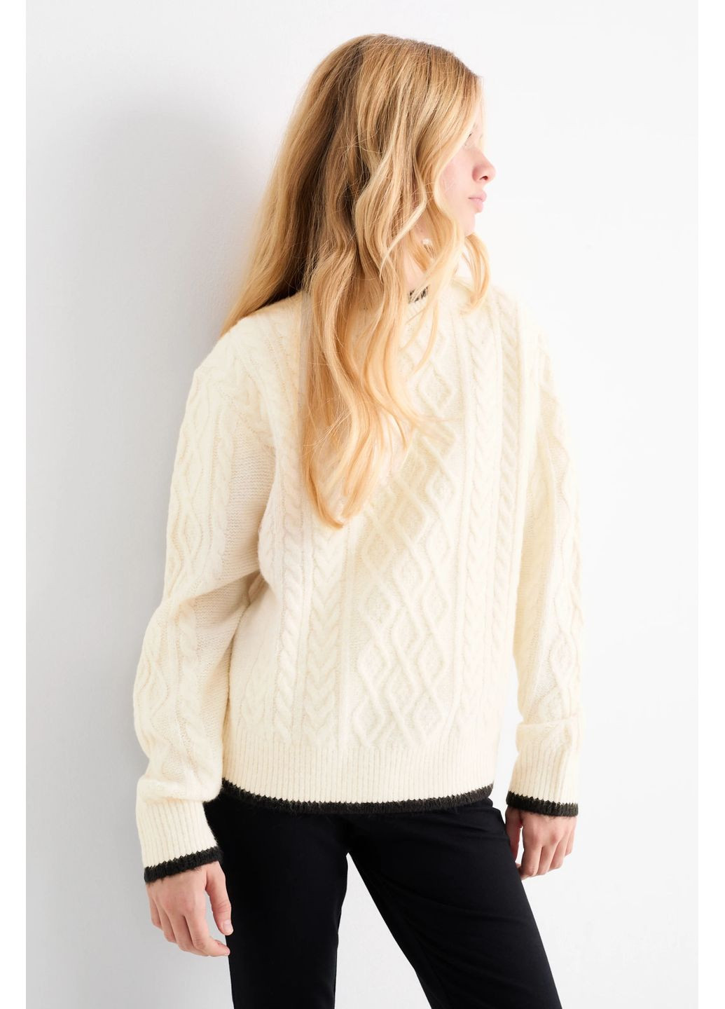 Молочный демисезонный вязаный свитер C&A