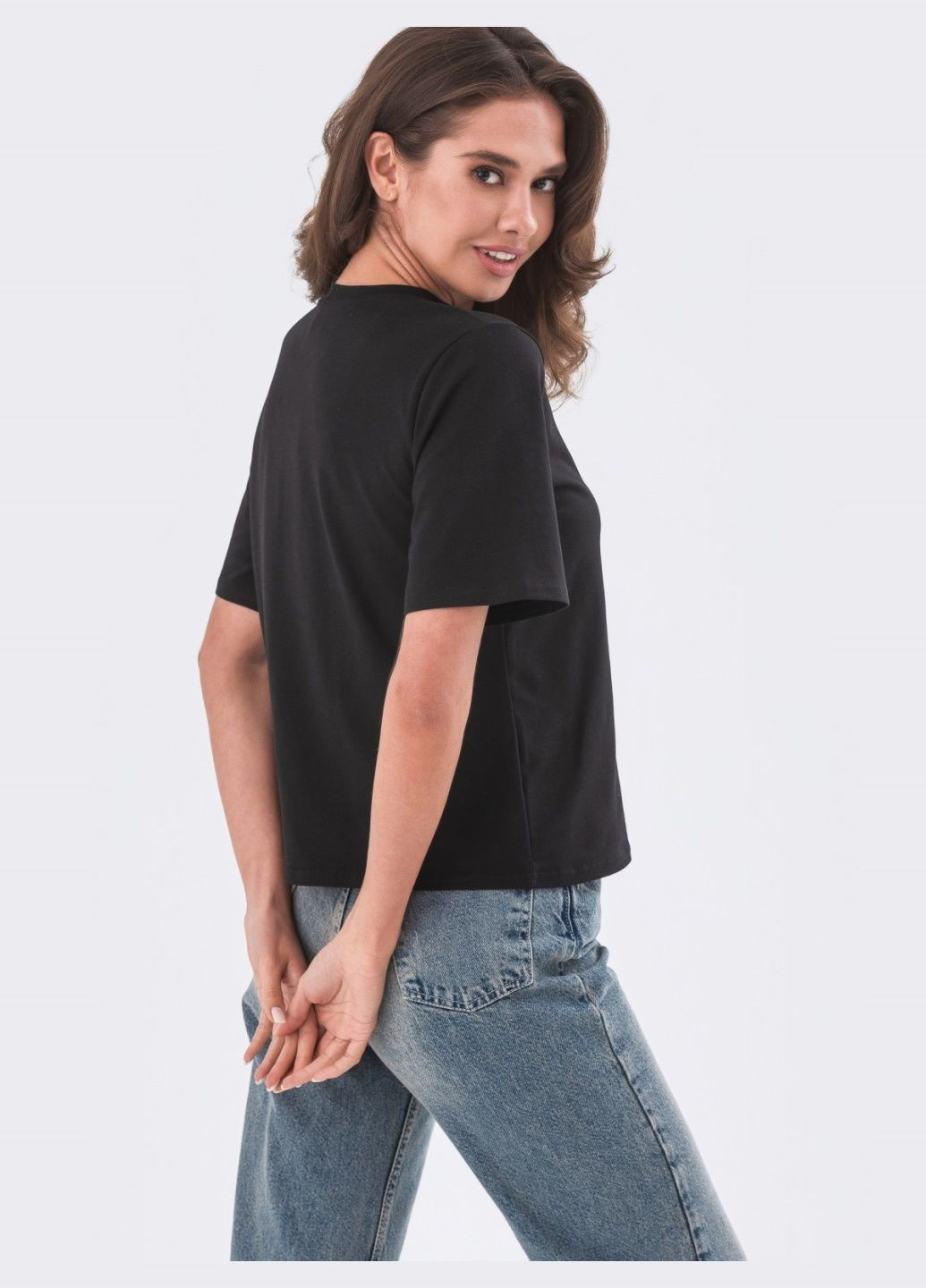 Черная летняя базовая футболка чёрного цвета Dressa