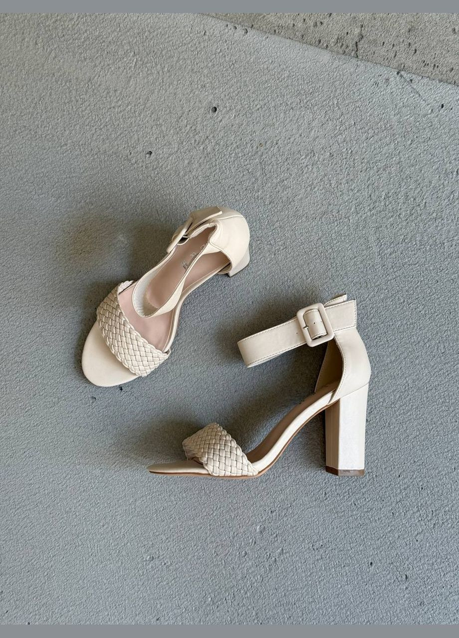 Бежевые женские босоножки L&M с ремешком