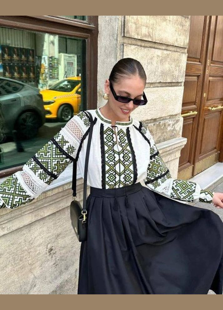 Белая вышиванка женская блузка со стильной зеленой вышивкой и кружевом. You Best (301130329)