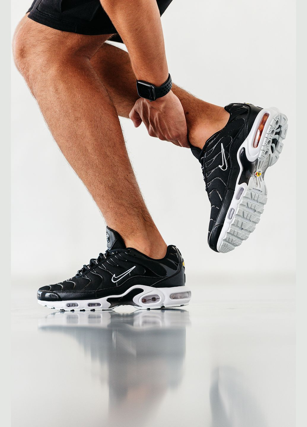 Черные демисезонные кроссовки мужские и женские nike air max tn plus black | найк аир макс тн плюс черные No Brand