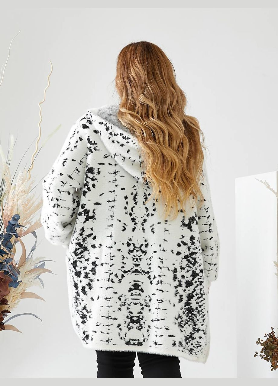 Белое демисезонное Пальто из альпаки с анималистическим принтом. KVAN