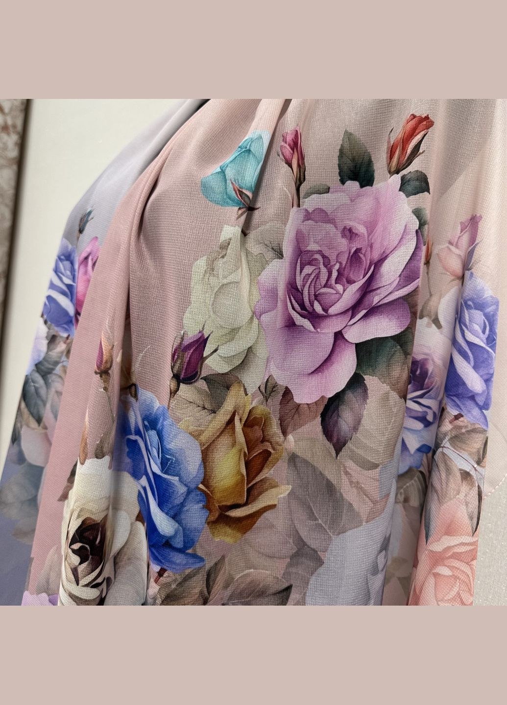 Стильний жіночий шифоновий шарф з квітковим малюнком комбінованого кольору синій з рожевим розмір 140*180 см No Brand (327415068)