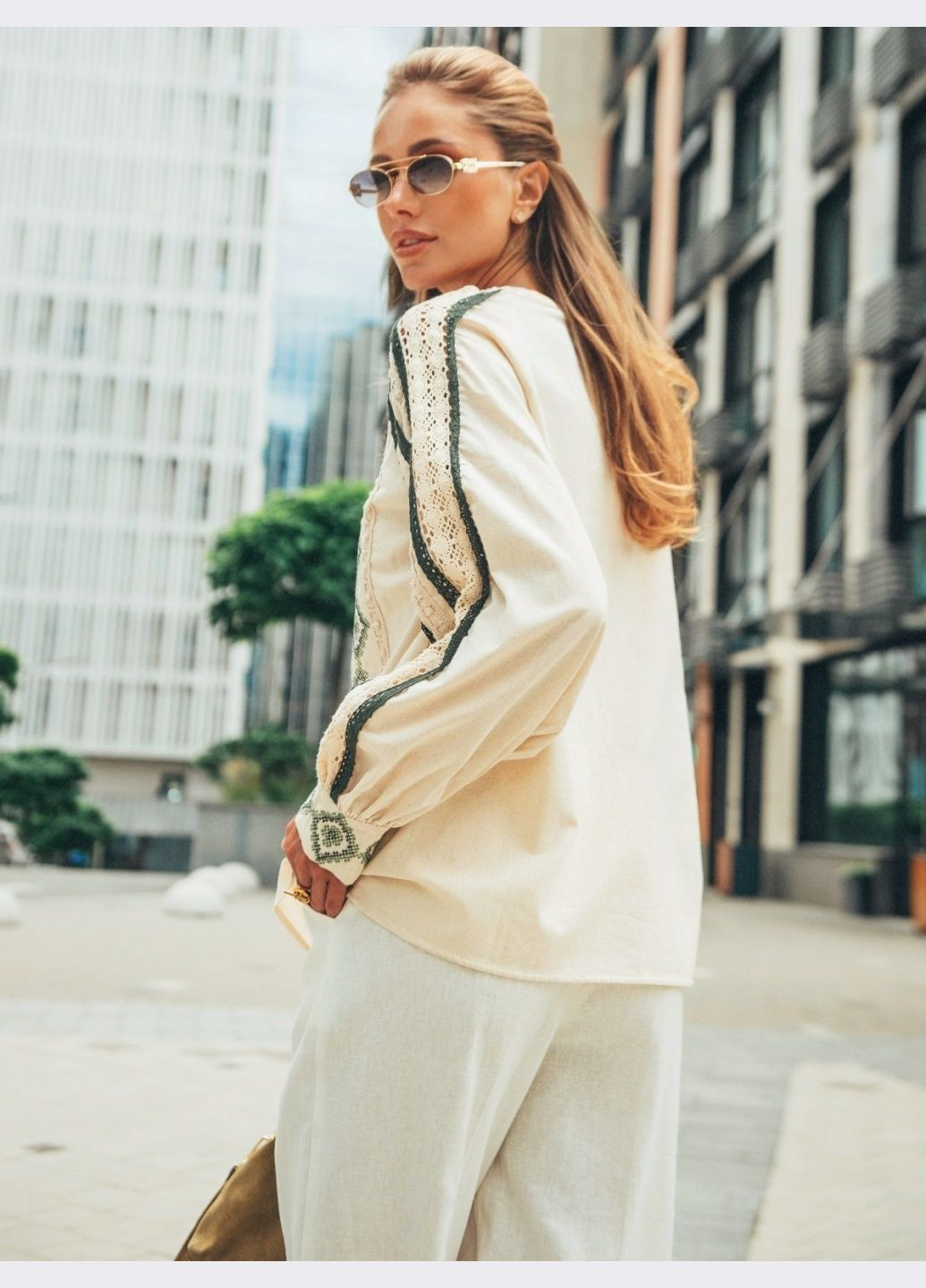 Бежева бежева вишиванка вільного крою Dressa