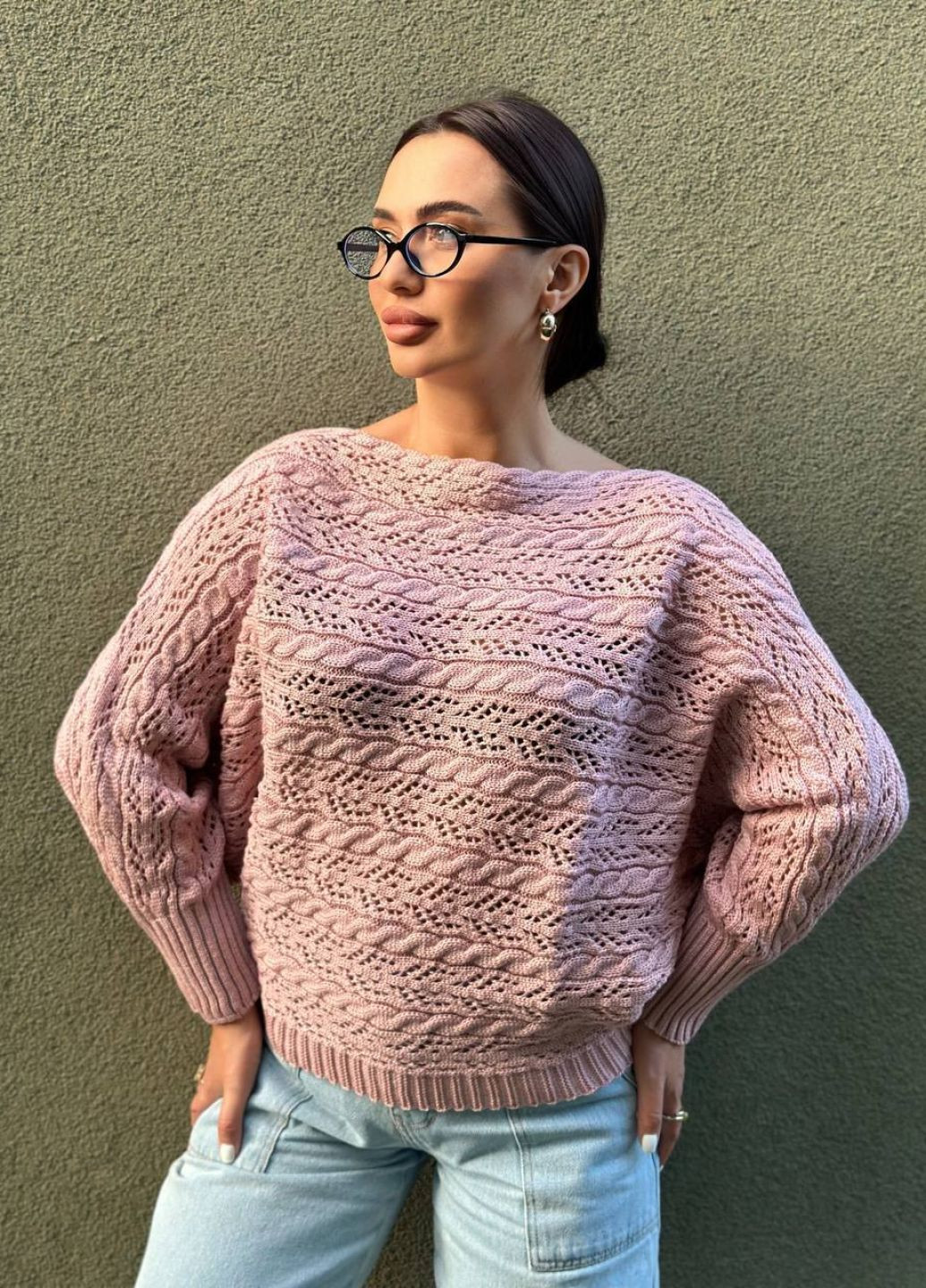 Пудровый демисезонный стильный вязаный свитер с манжетами на рукавах Allthings