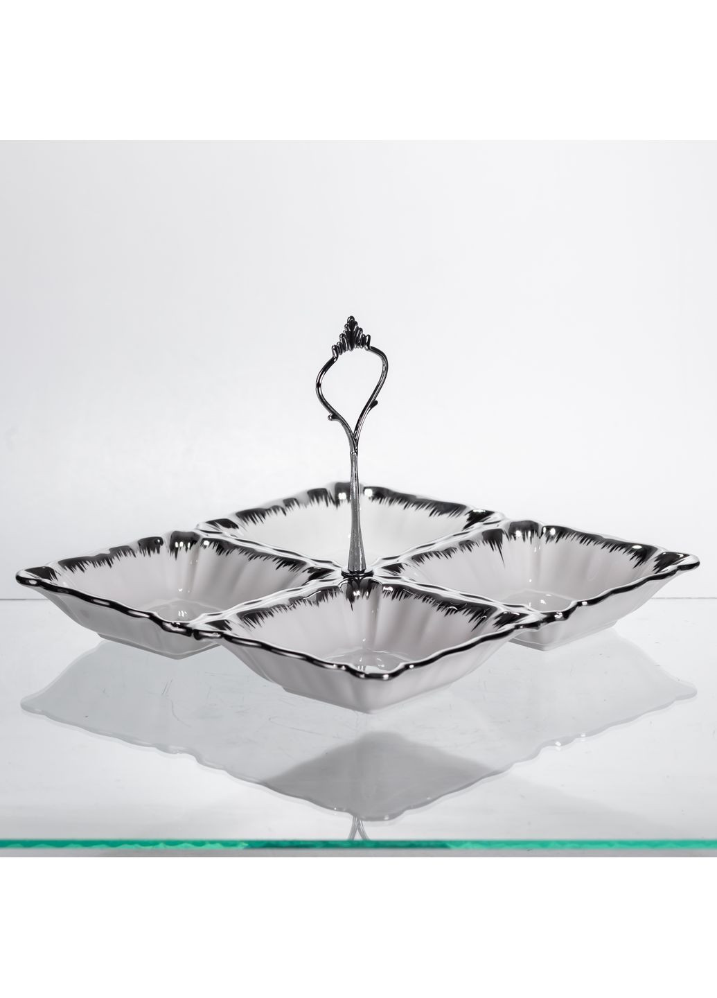 Менажница фарфоровая на 4 секции квадратная 18*18*3 см, серебро Yiwu LC-BYL-101-S No Brand (366830662)