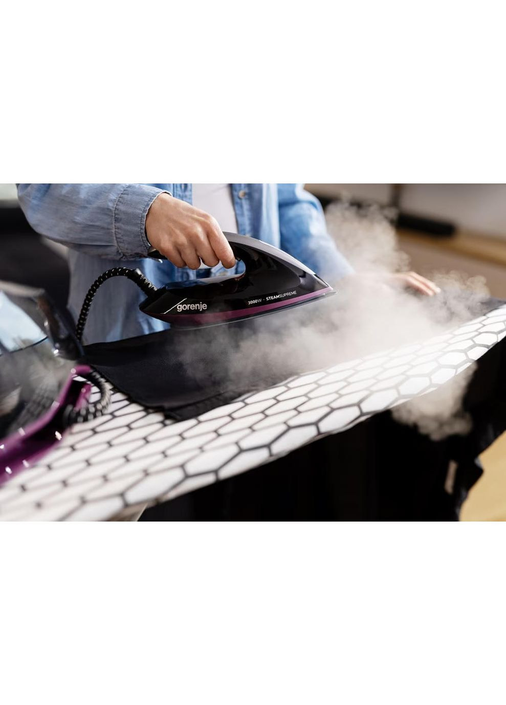 Утюг-парогенератор, 3000Вт, 1500мл, паровой удар -160гр, дисплей, керам. подошва, черный Gorenje (360394222)