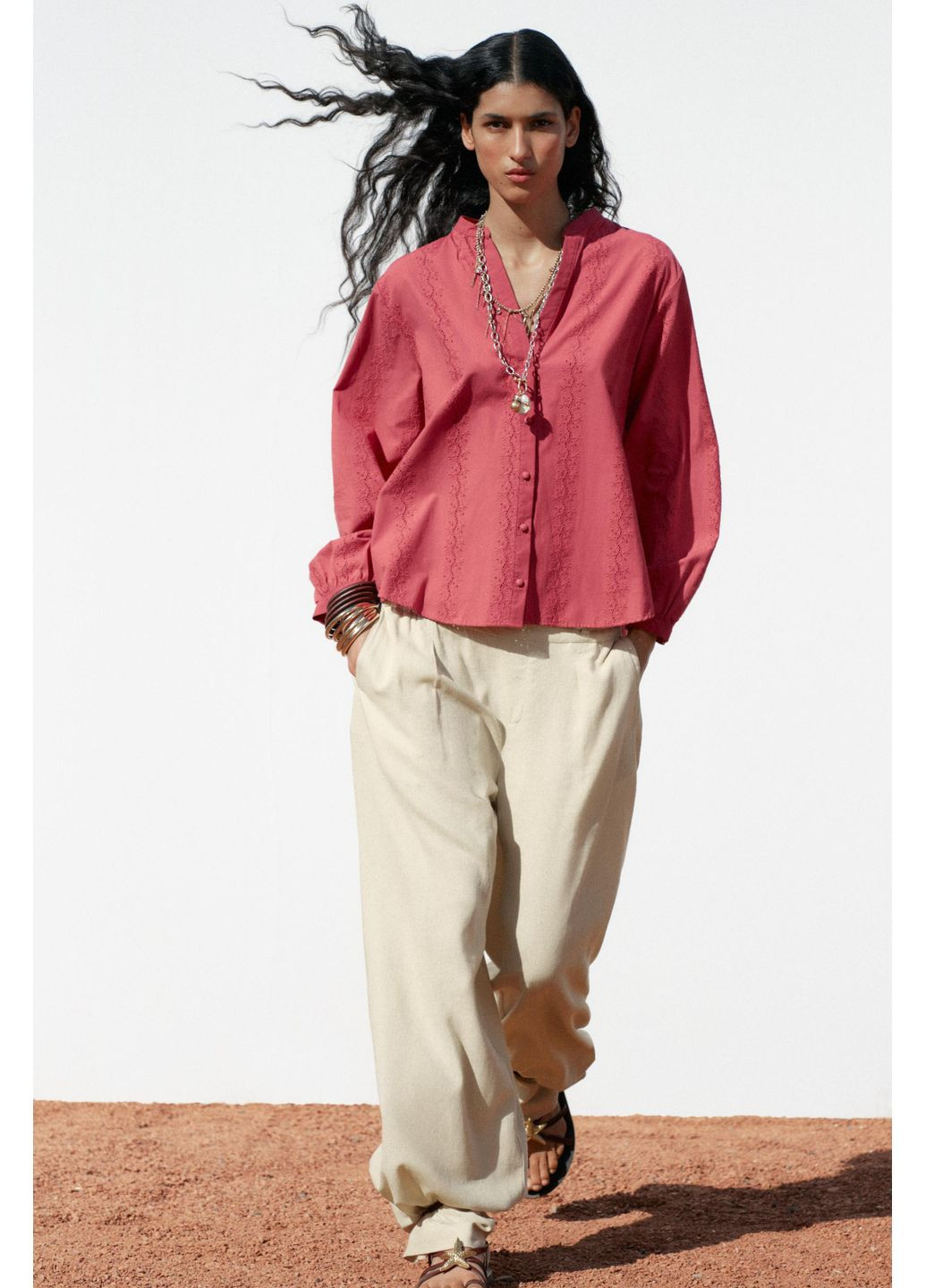 Бордовая блуза с прорезной вышивкой Zara