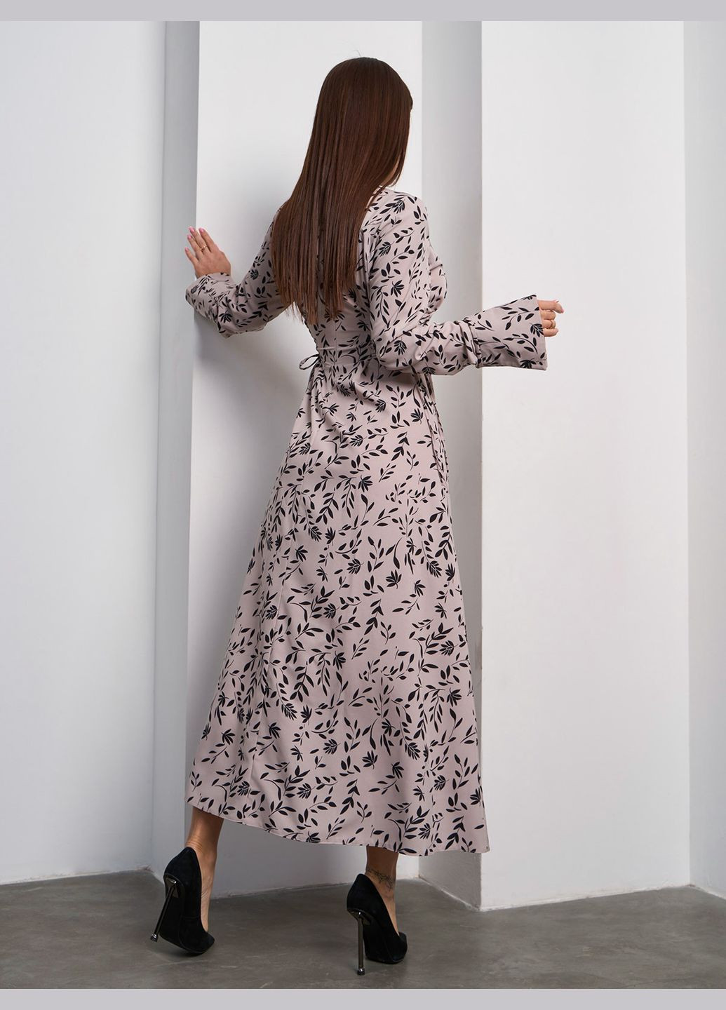 Бежевое повседневный платья клеш ISSA PLUS с цветочным принтом