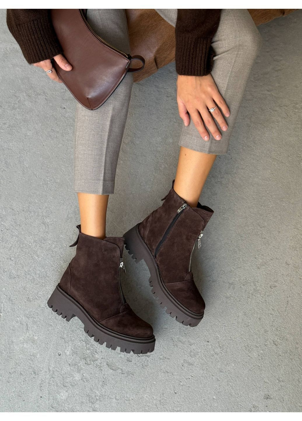 демисезонные ботинки nikart из натуральной замши – шоколад No Brand