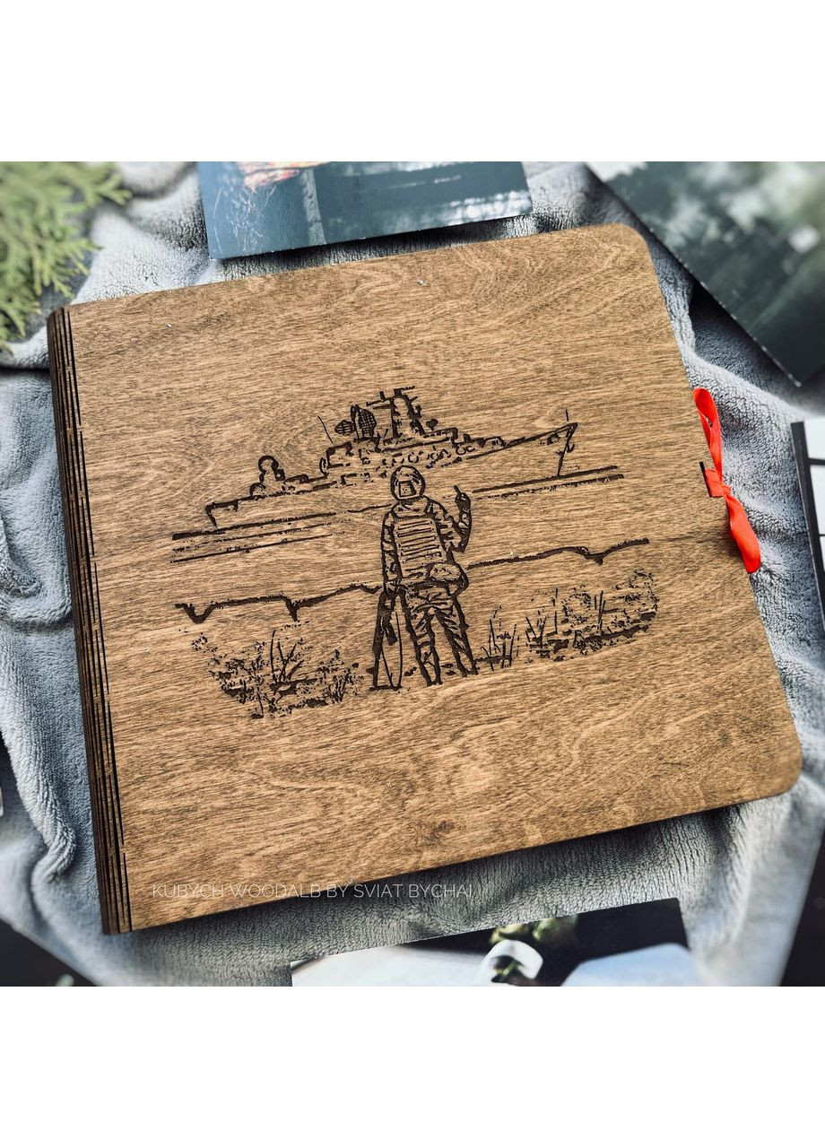 Унікальний фотоальбом з дерева для військових і цивільних | гравіювання руский воєнний корабль іди на... No Brand (370386886)