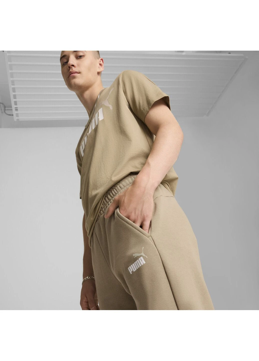 Бежевые спортивные демисезонные брюки Puma