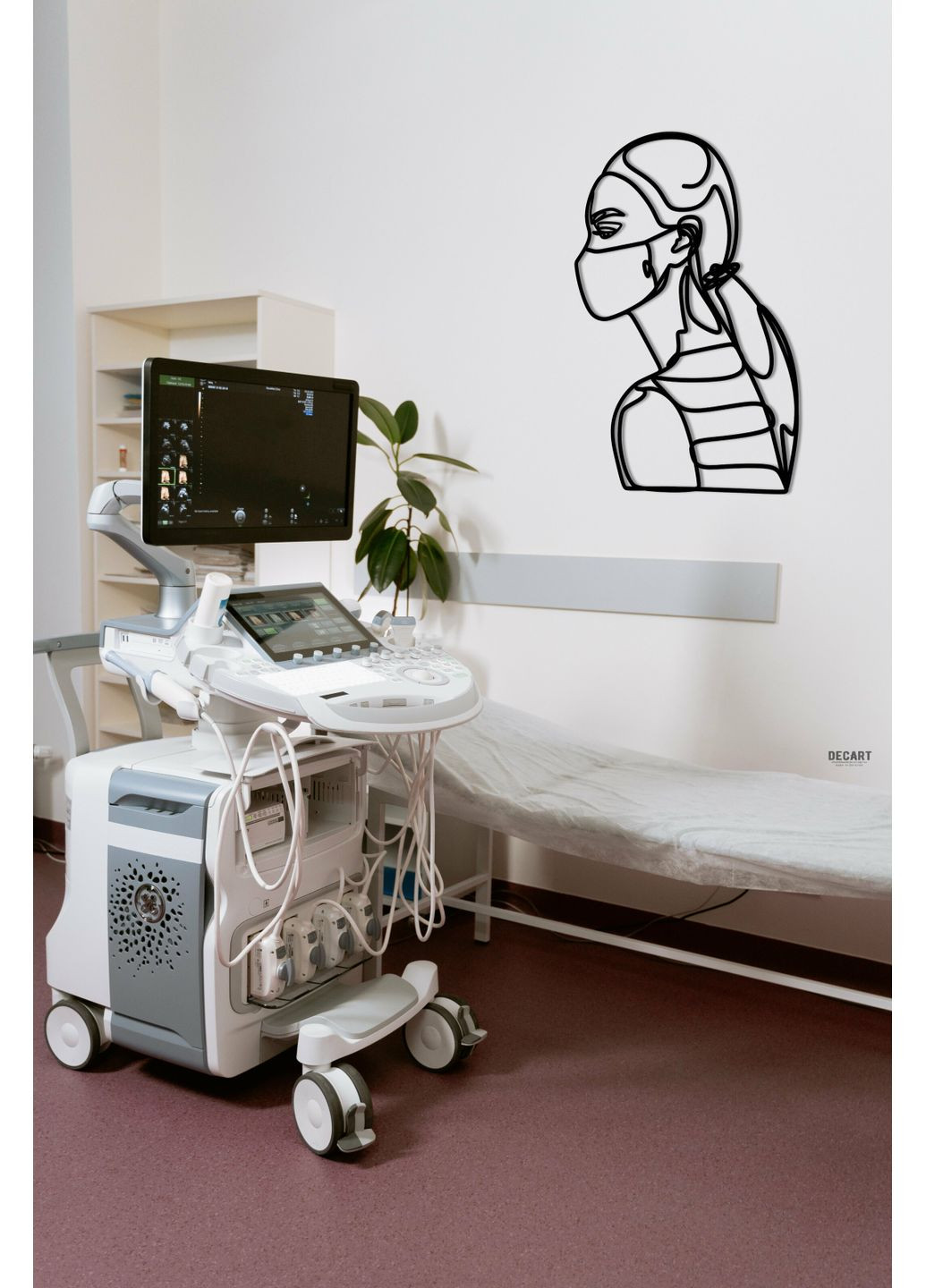 Дерев'яне панно декор для кабінету лікаря, будинку «Дівчина в масці» 110х73 см Decart (360608961)