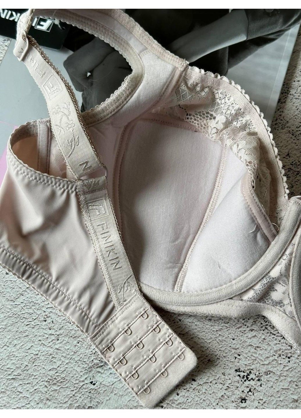 Пудровый бюстгальтер больших размеров на чашку g пудровый Finikin