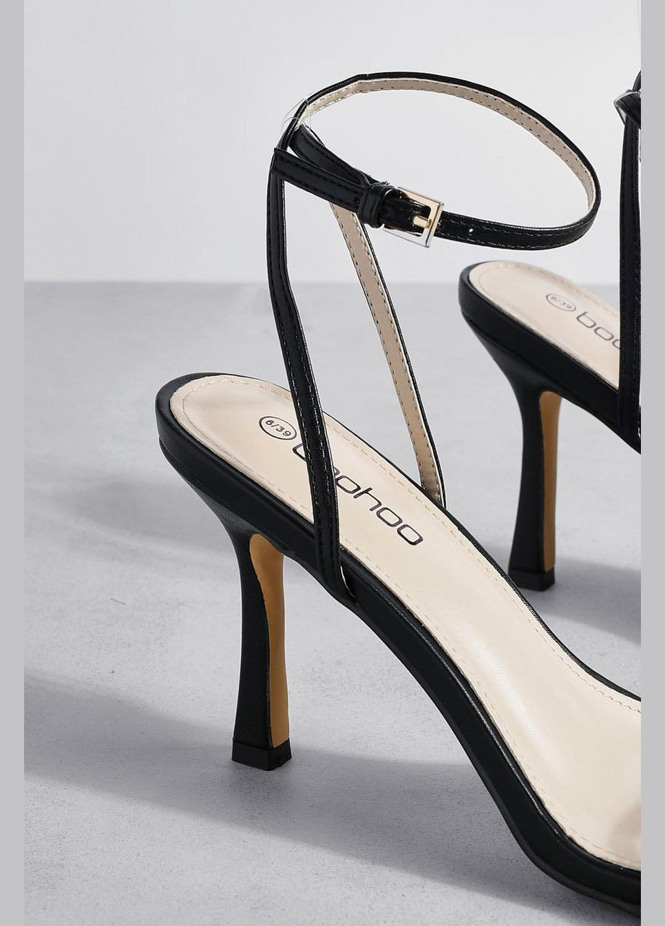 Черные босоножки на каблуке Boohoo