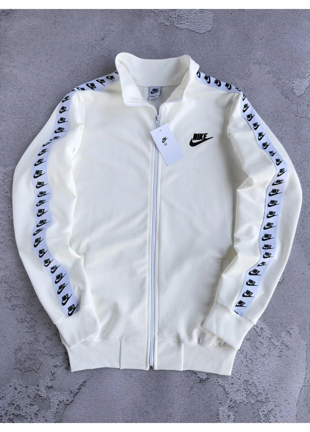 Олимпийка мужская Nike с вышивкой, логотип на рукавах вплетен в ленту No Brand (396615921)