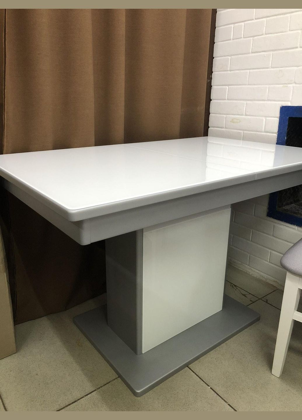 Стіл обідній розкладний Бостон Сірий/Скло біле (10000146) Fusion Furniture (341525675)