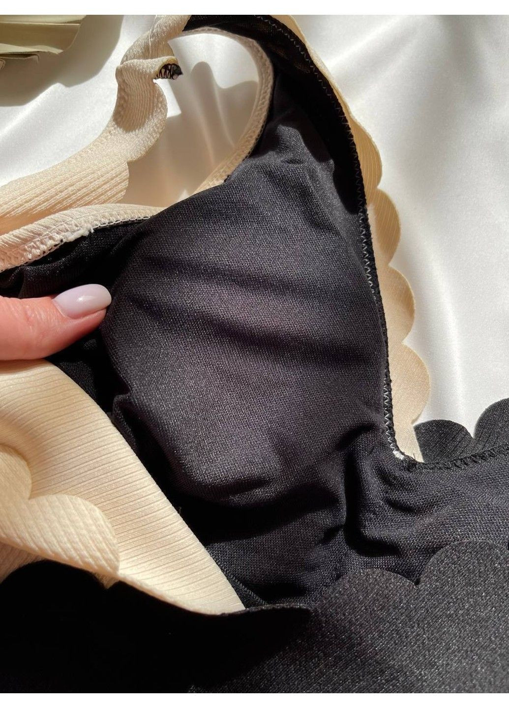 Чорний купальник суцільний tide у рубчик чорний з бежевим майо No Brand