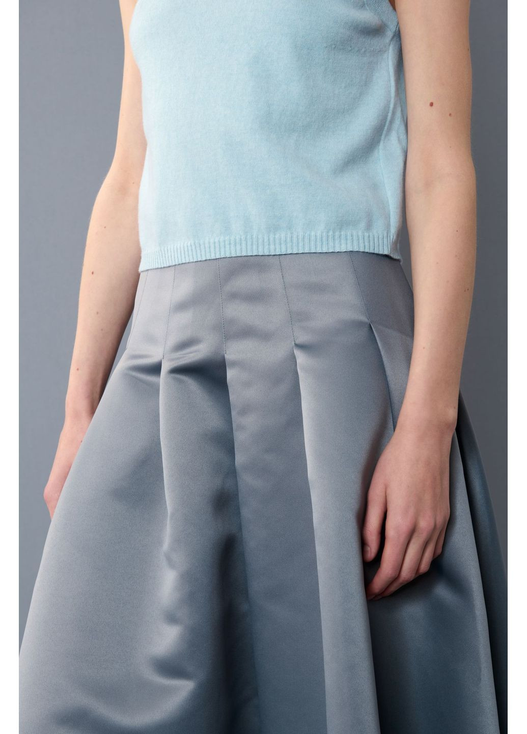 Серая мидио юбка со складками серая JUL