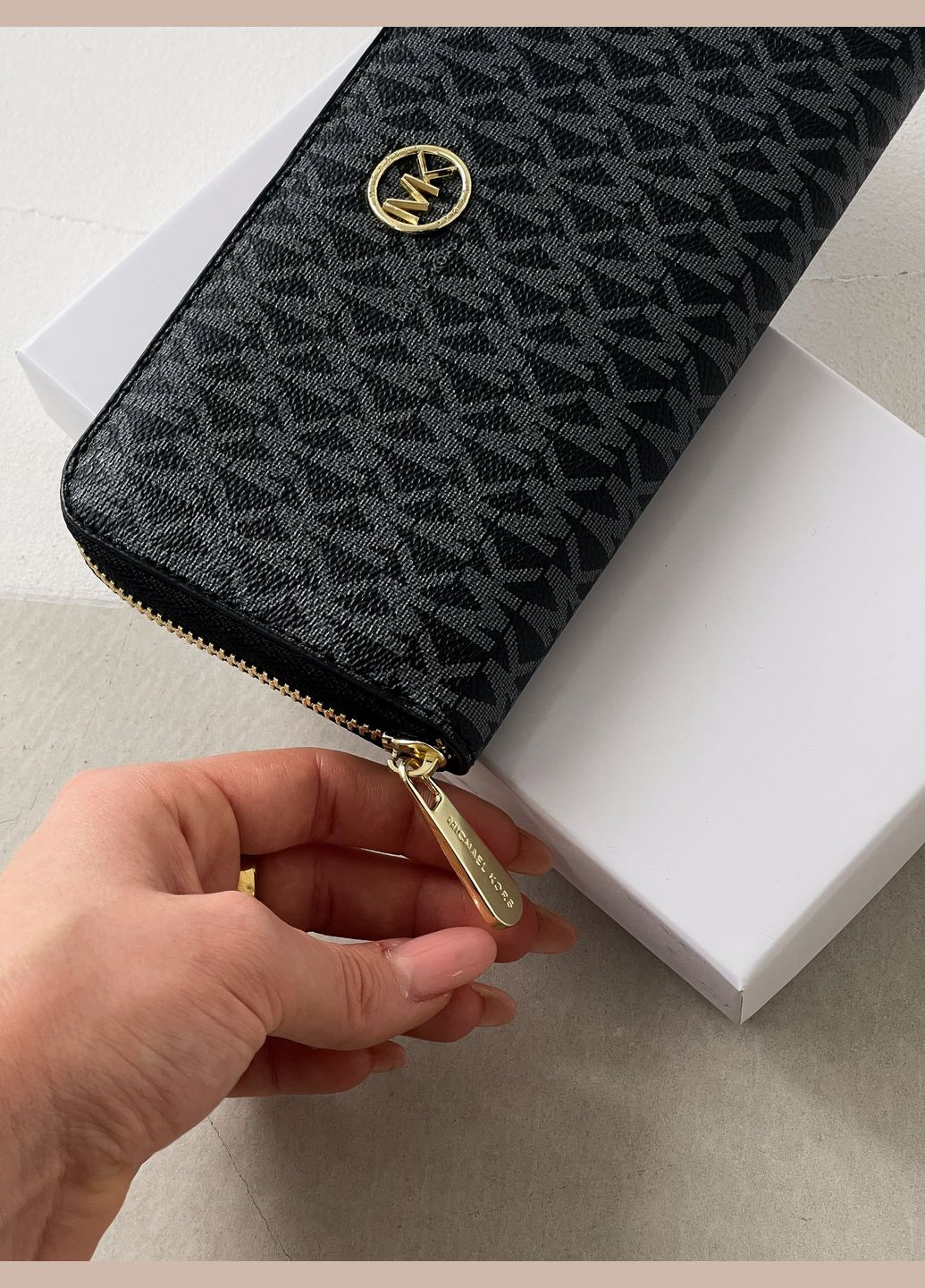 Кошелек женский Майкл Корс большой логотип черный No Brand (317843140)