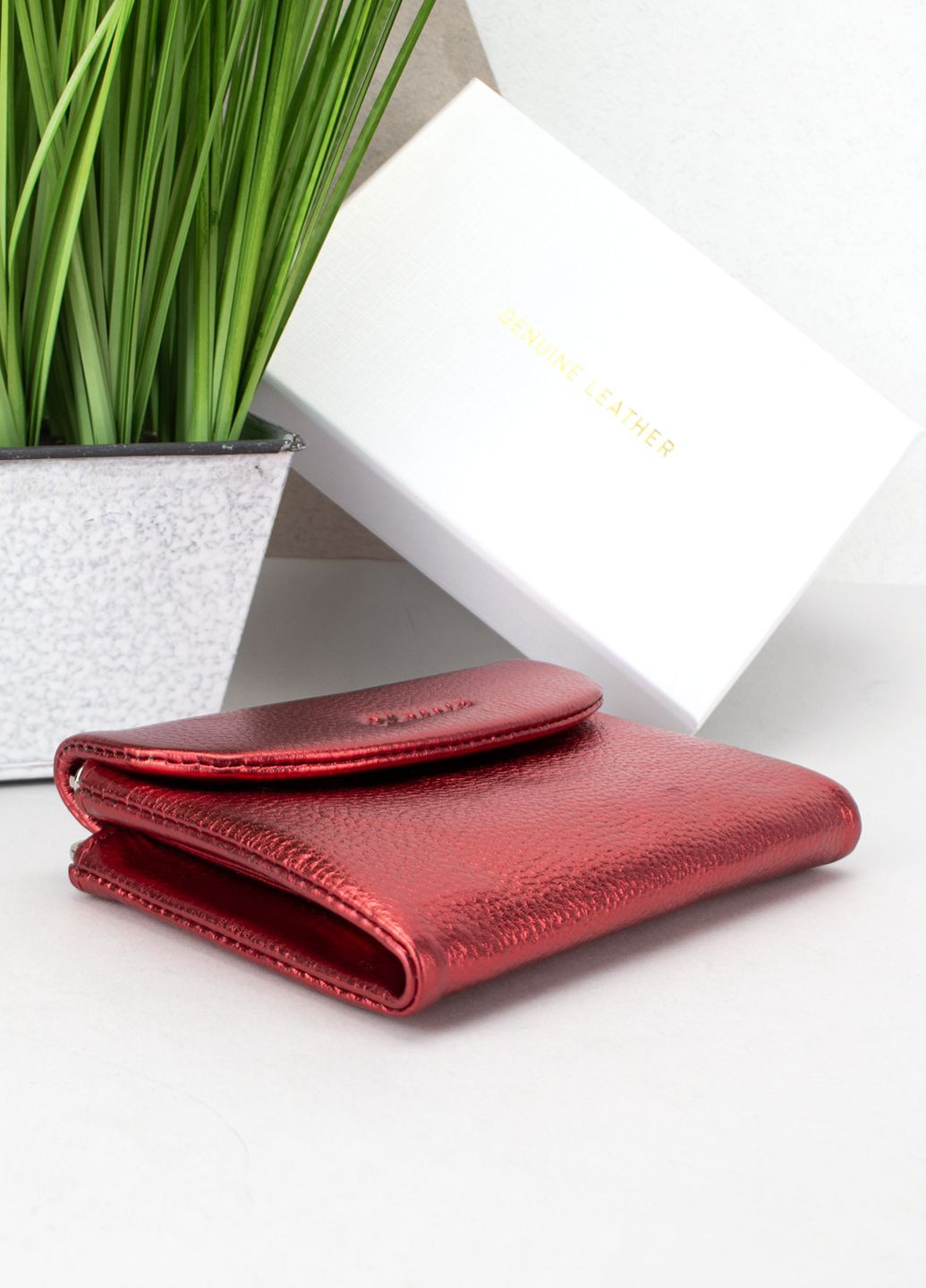 Кошелек женский красный 2301-9929M кожаный перламутровый на магните Classic (300914710)