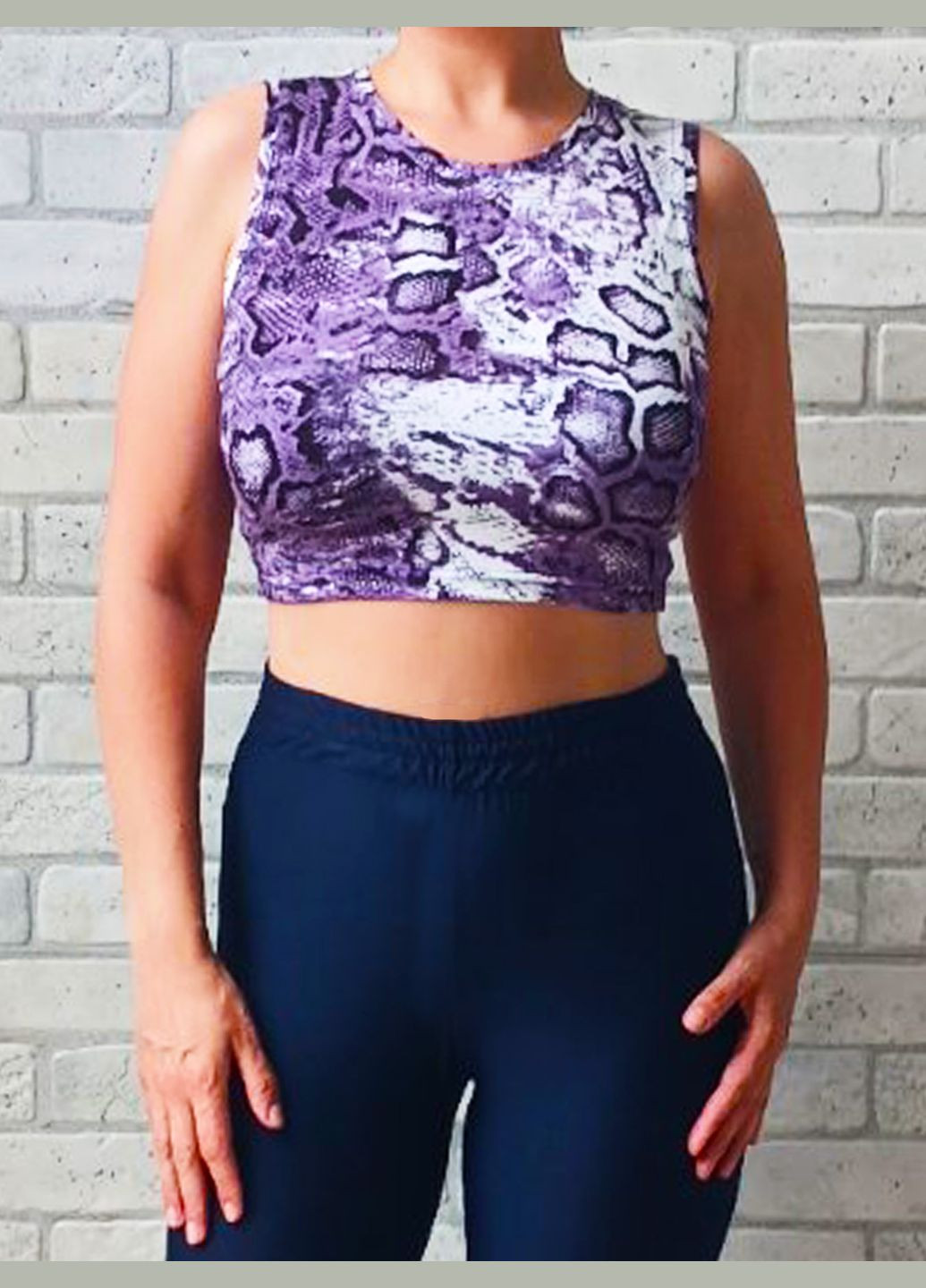 Жіночий яскравий топ, коротка літня майка бузкова абстракція, стрейч віскоза No Brand (342329651)