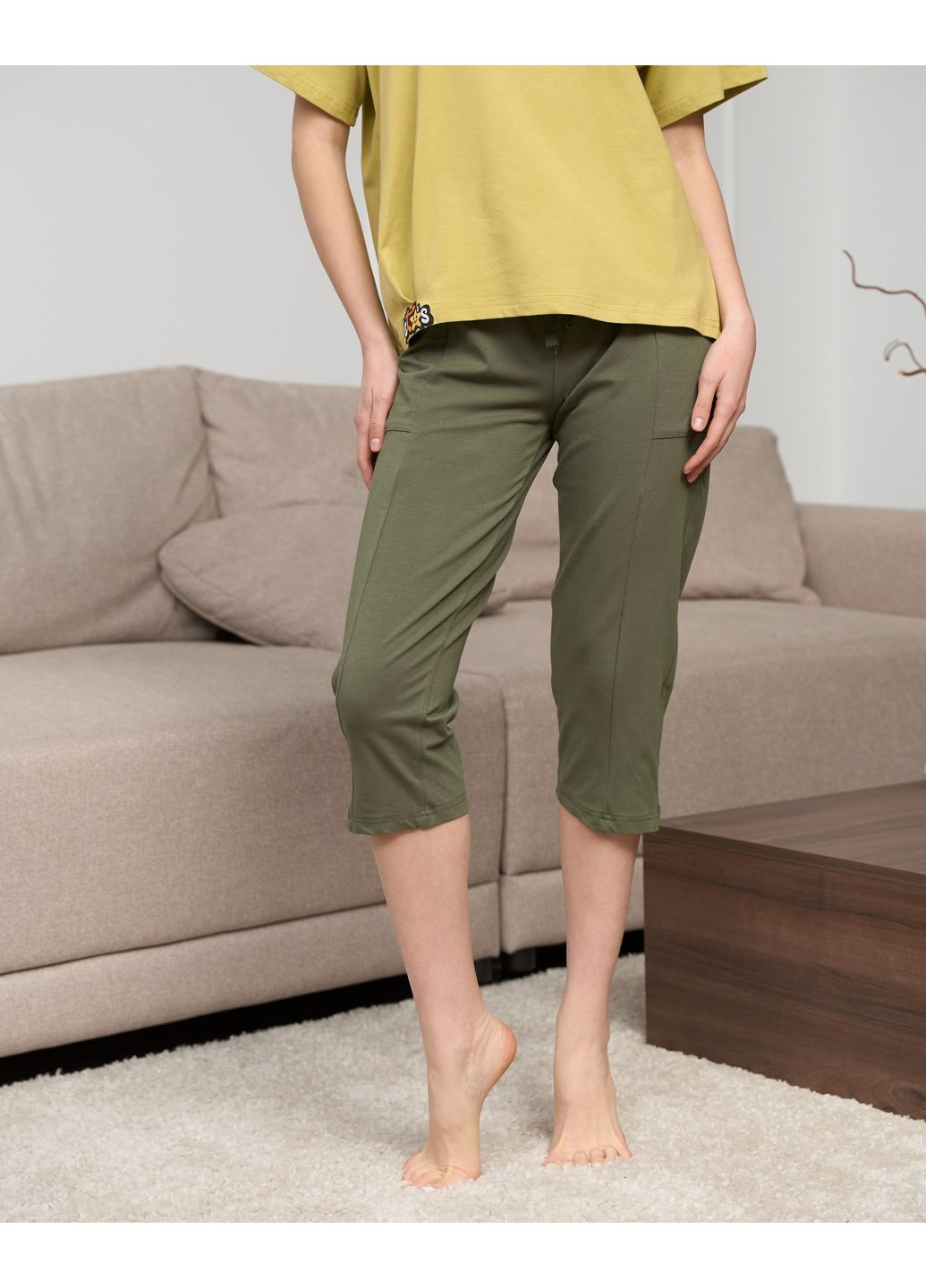 Салатовая яркий женский комплект с капри Nicoletta